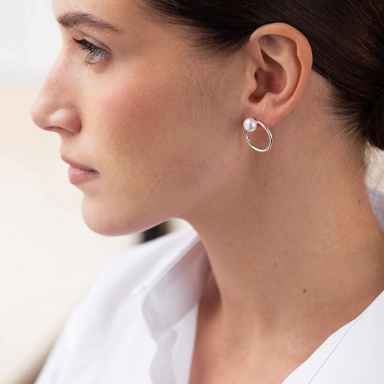 Серебряные серьги-пусеты "Круговорот" с жемчугом 122636 от ювелирного магазина Оникс - 6