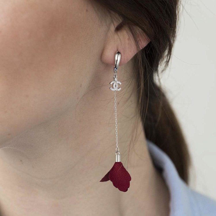 Срібні сережки "пелюсточки" 122133 від ювелірного магазину Онікс - 2