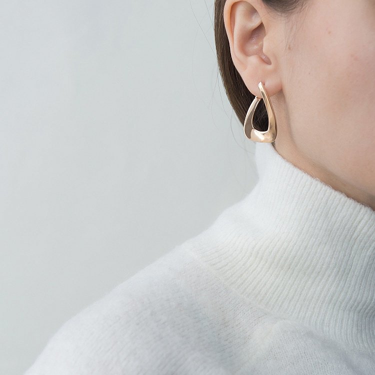 Золоті сережки на англійській застібці с06610 від ювелірного магазину Онікс - 1