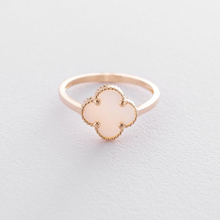 Каблучка "Конюшина" в жовтому золоті з перламутром к05408 від ювелірного магазину Онікс