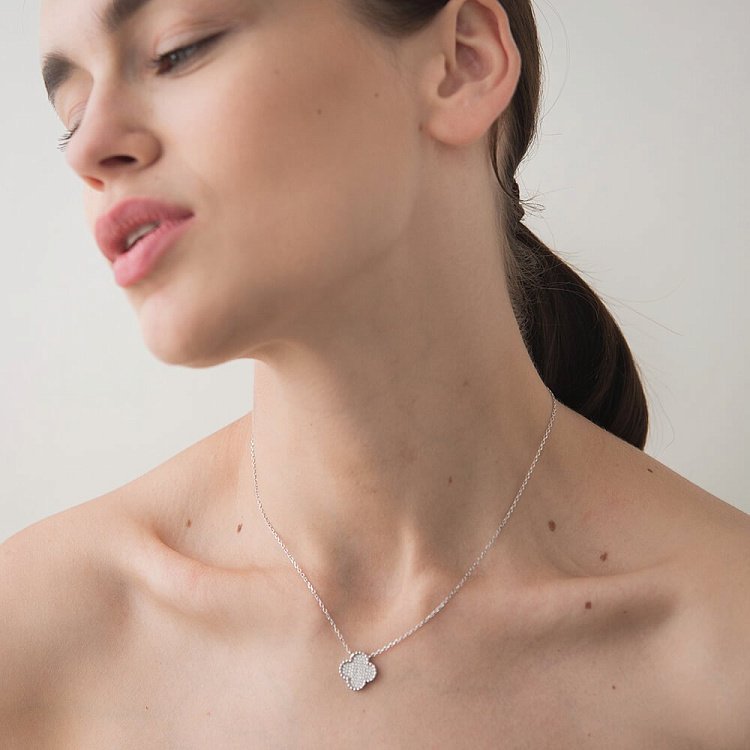 Серебряное колье с фианитами 18210 от ювелирного магазина Оникс - 4