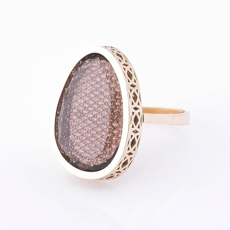 Золотое кольцо с дымчатым кварцем и фианитами к03582 от ювелирного магазина Оникс