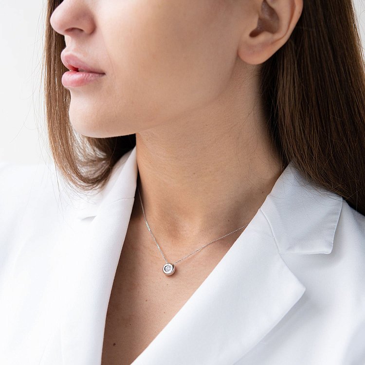 Подвеска с бриллиантом в белом золоте пбд3-089 от ювелирного магазина Оникс - 1