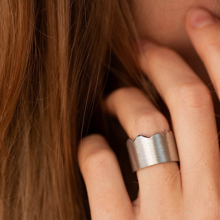 Срібна каблучка "Gwen" 112819 від ювелірного магазину Онікс - 1