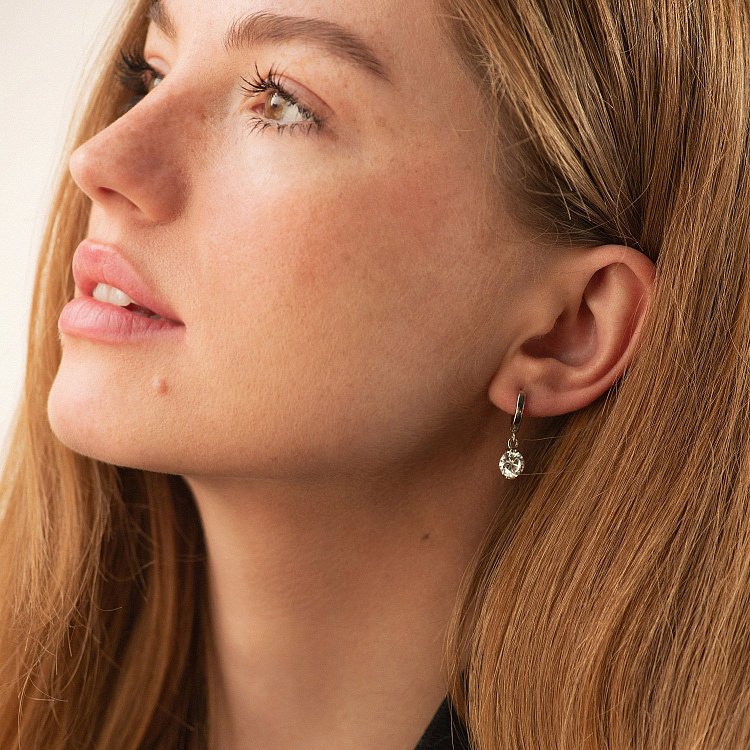 Срібні сережки з фіанітами 121227 від ювелірного магазину Онікс - 1