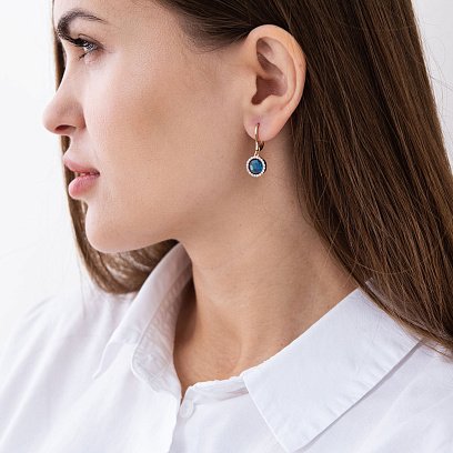 Золотые серьги с белыми и синими фианитами с07457 №3