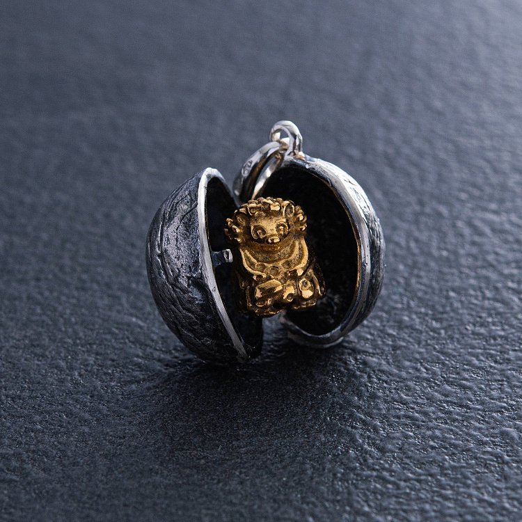 Срібна підвіска "Їжачок в горішку" ручної роботи 133114 від ювелірного магазину Онікс