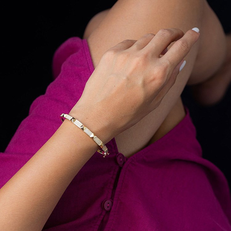 Жорсткий золотий браслет (фіаніти) б04497 від ювелірного магазину Онікс - 1