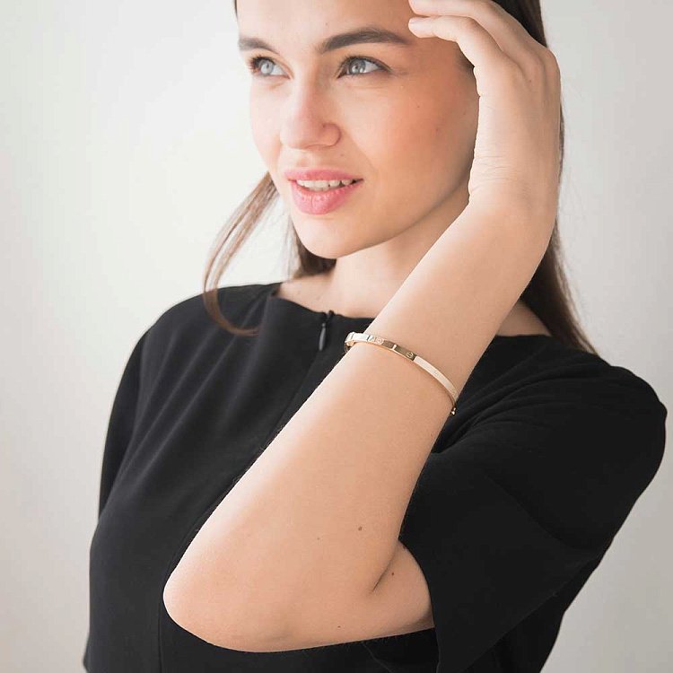 Жесткий браслет Love из красного золота б02244 от ювелирного магазина Оникс - 6