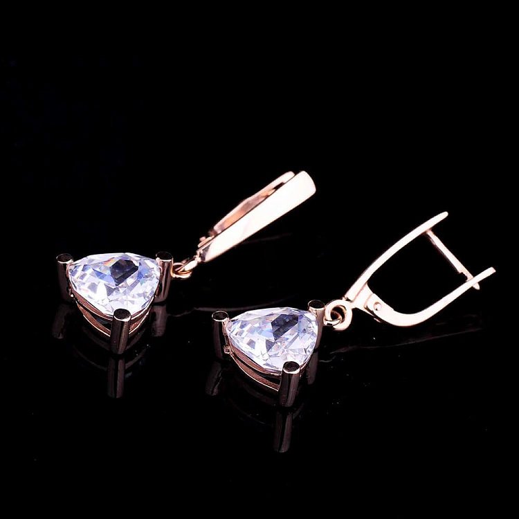 Золоті сережки з фіанітами с02358 від ювелірного магазину Онікс