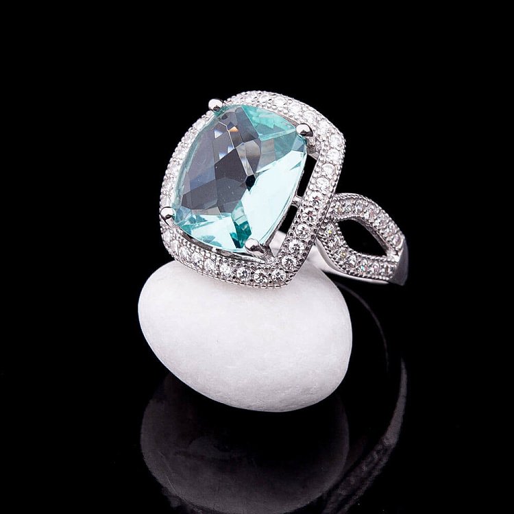 Каблучка з блакитними фіанітами к22 від ювелірного магазину Онікс