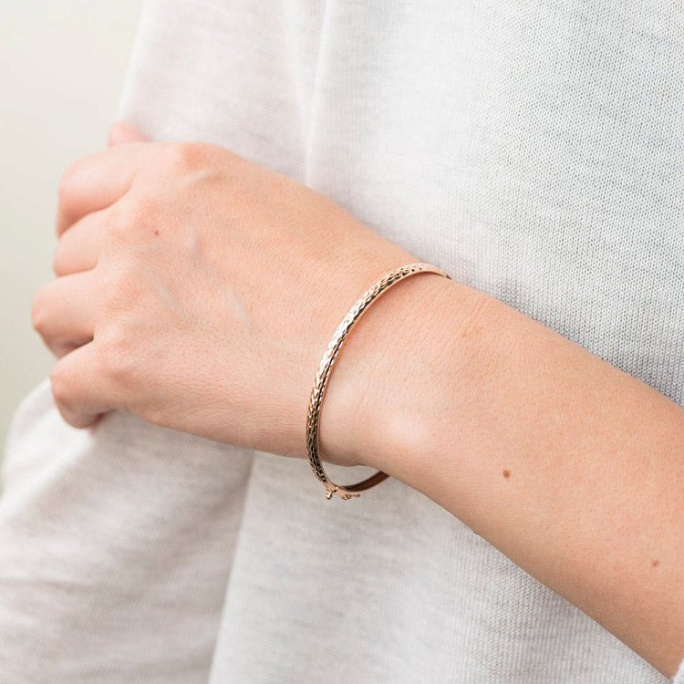 Жорсткий золотий браслет б03371 від ювелірного магазину Онікс - 2