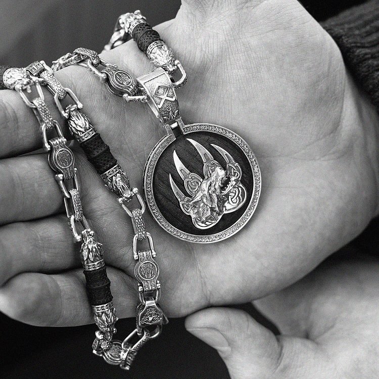 Срібний кулон "Вовк" із ебеновим деревом 946 від ювелірного магазину Онікс - 2