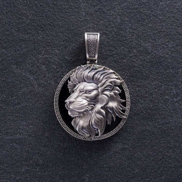 Серебряный кулон "Лев" (оникс) 1251 Серебряный кулон "Лев" (оникс) 1251 от ювелирного магазина Оникс