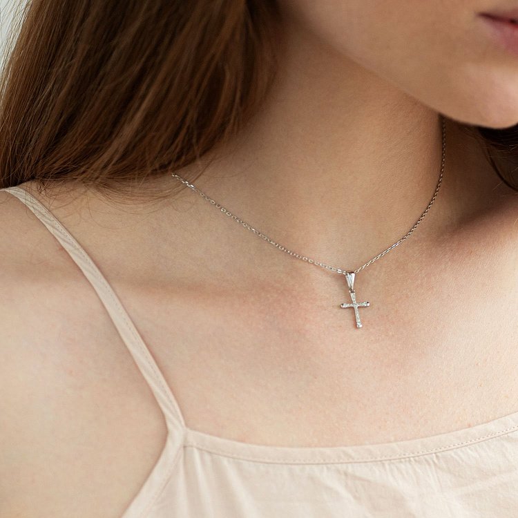 Золотой крестик с бриллиантами п332 от ювелирного магазина Оникс - 1