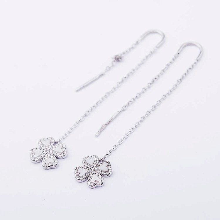 Срібні сережки з перламутром і фіанітами 121745 від ювелірного магазину Онікс