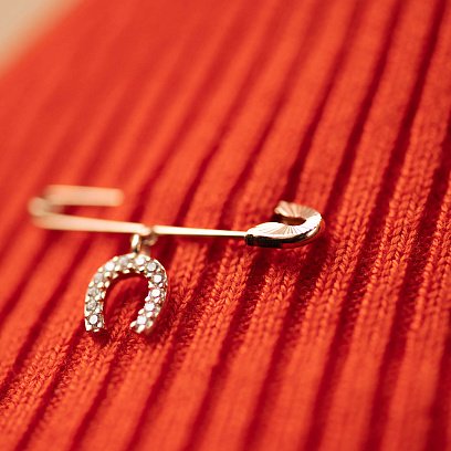 Золотая булавка "Подкова с фианитами" зак00237 №2