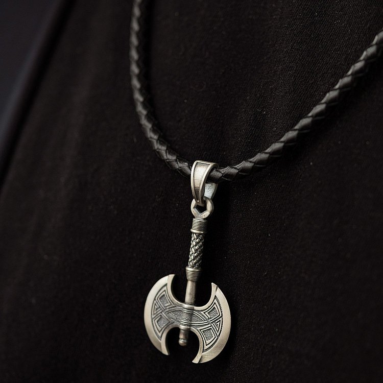 Серебряный кулон "Двойной топор" 7049 от ювелирного магазина Оникс