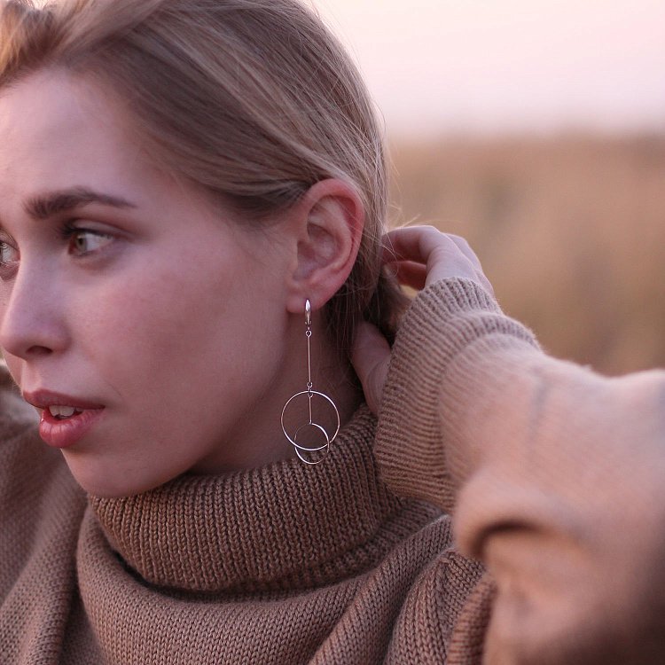 Срібні сережки "Кола" (родій) 122562 від ювелірного магазину Онікс - 4