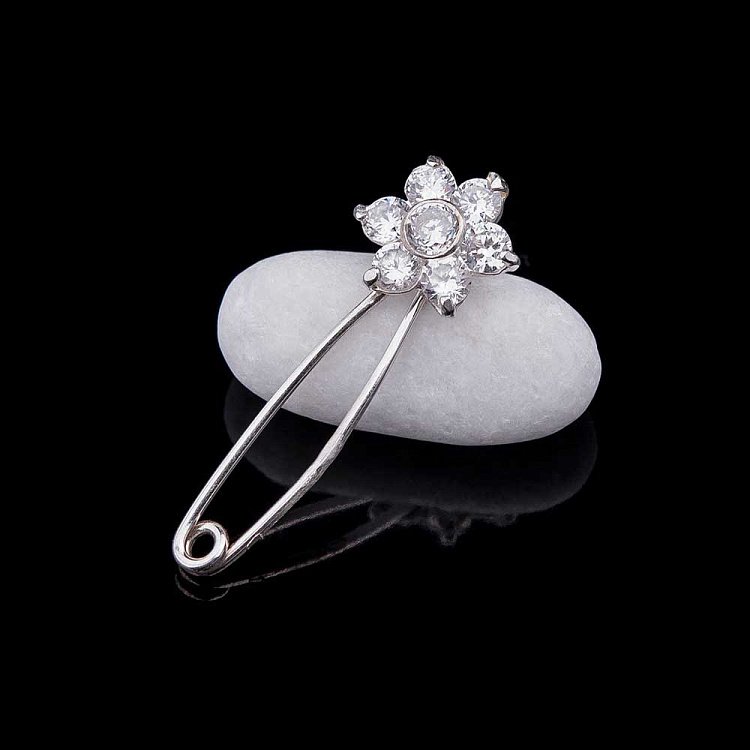 Булавка "Квіточка" (фіаніт) 21019 Булавка "Квіточка" (фіаніт) 21019 від ювелірного магазину Онікс