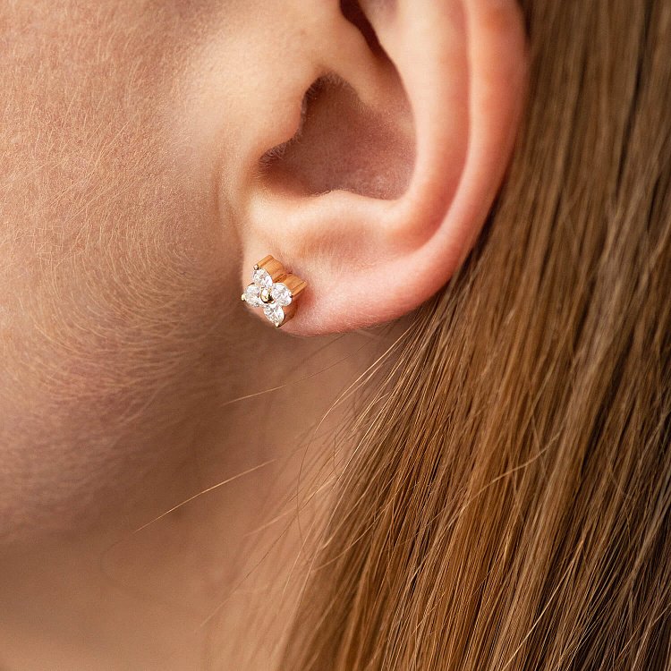 Золоті сережки - пусети "Конюшина" з діамантами 322913121 від ювелірного магазину Онікс - 1