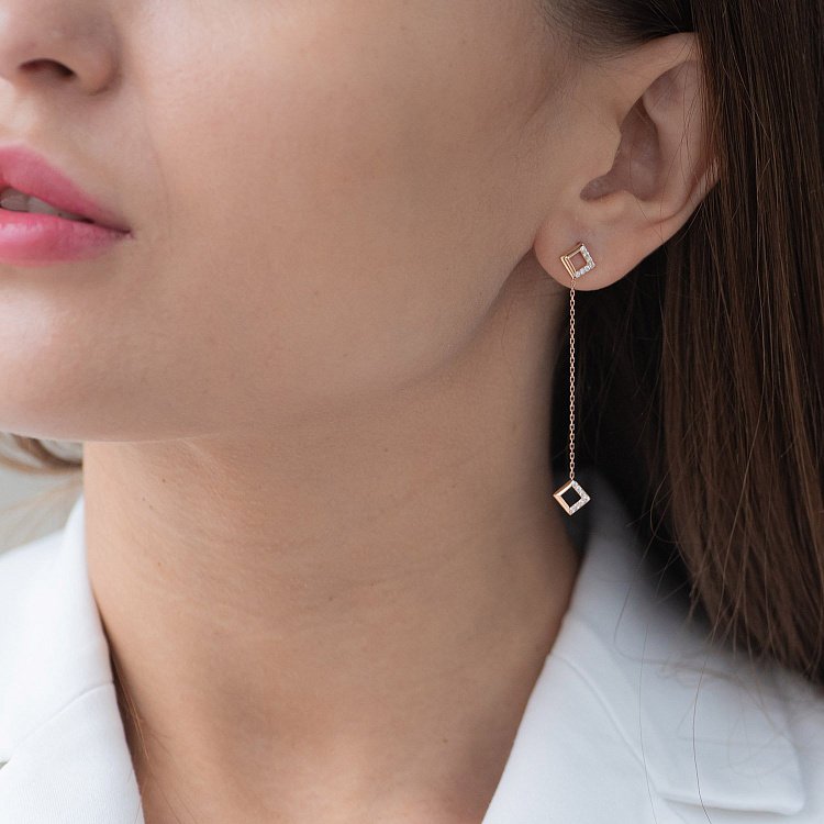 Золотые серьги "Ромбы" на цепочке (фианиты) с07268 от ювелирного магазина Оникс