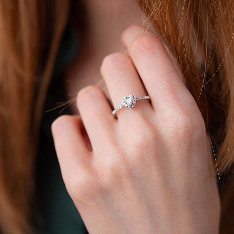 Золота каблучка "Сердечко" з діамантами кб0394z від ювелірного магазину Онікс - 2