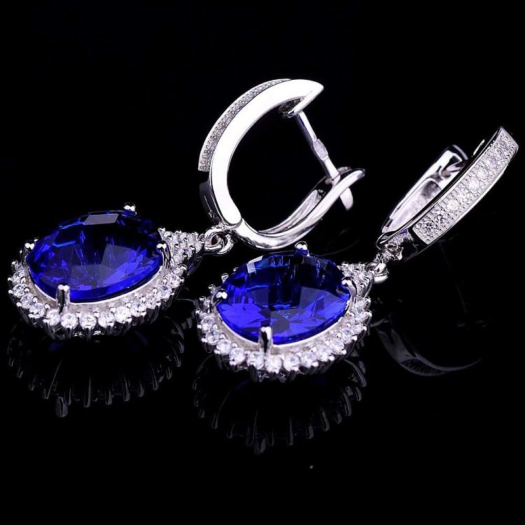 Срібні сережки з фіанітами с9 від ювелірного магазину Онікс