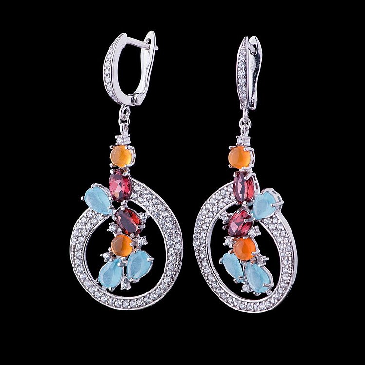 Срібні сережки (кольорові фіаніти) 121908 Срібні сережки (кольорові фіаніти) 121908 від ювелірного магазину Онікс