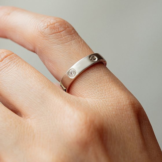 Серебряное кольцо "Love" с фианитами 112854 №4