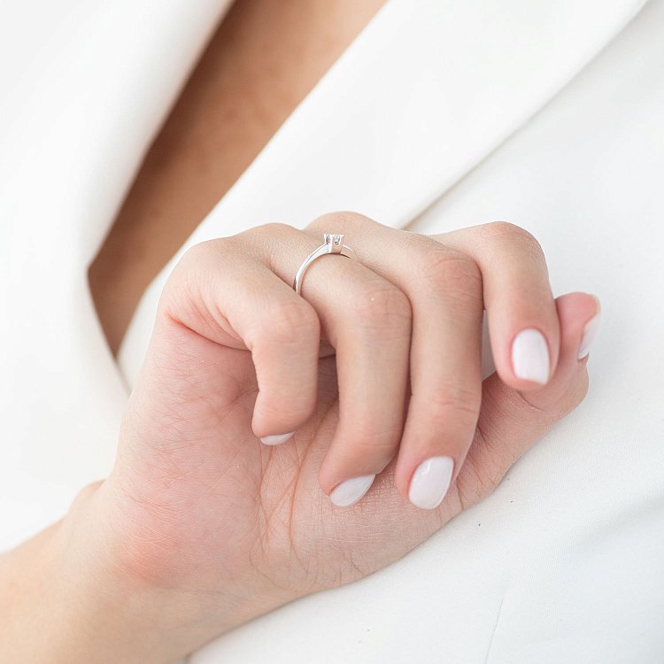 Помолвочное золотое кольцо с бриллиантом RS05866 от ювелирного магазина Оникс - 1