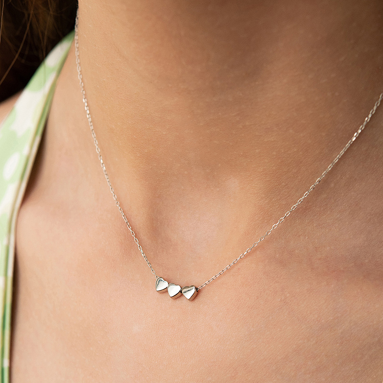 Серебряное колье "Сердечки" 908-00885 от ювелирного магазина Оникс - 1