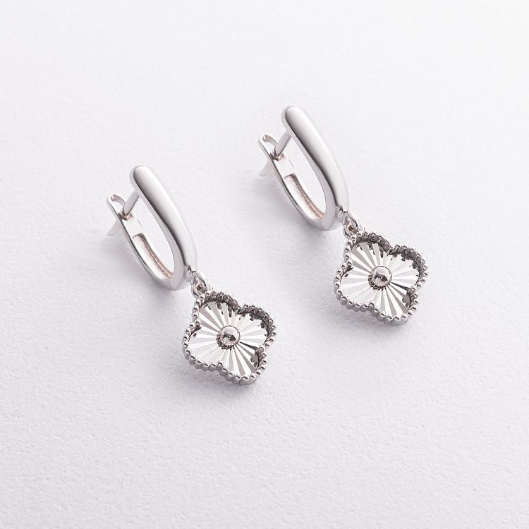 Сережки "Конюшина" в білому золоті с09473 від ювелірного магазину Онікс