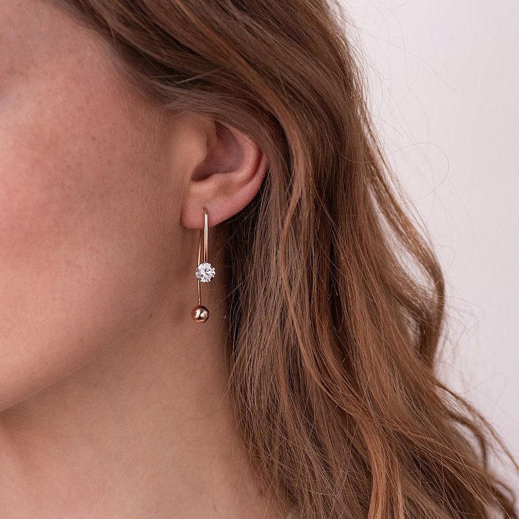 Золоті сережки "Натхнення" з фіанітами с06190 від ювелірного магазину Онікс - 2