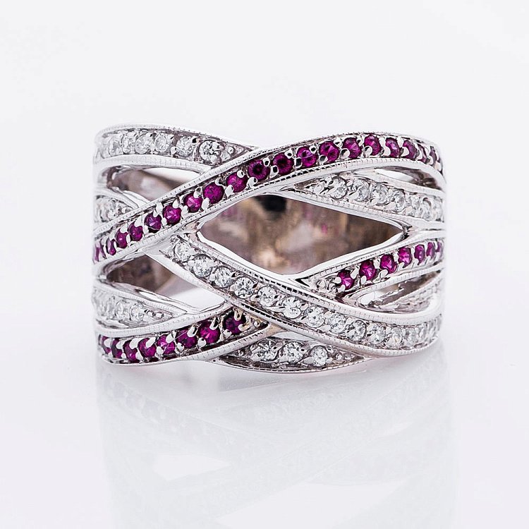 Золотое кольцо с белыми и фиолетовыми фианитами к00001ж от ювелирного магазина Оникс - 2