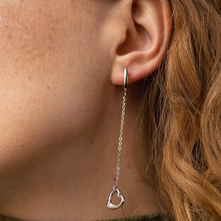 Висячі сережки "Сердечки" у сріблі 123260 від ювелірного магазину Онікс - 1