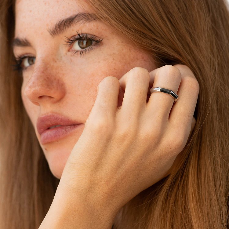 Серебряное кольцо "Геометрия" 1548 от ювелирного магазина Оникс - 1