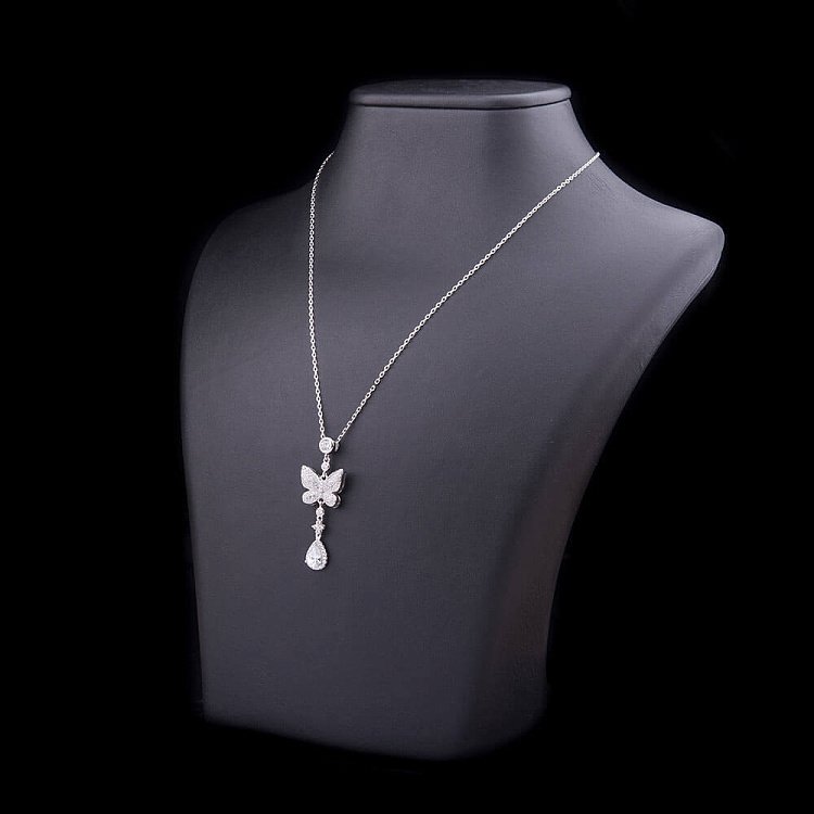 Серебряное колье "Бабочка" с фианитами 18225 от ювелирного магазина Оникс - 1