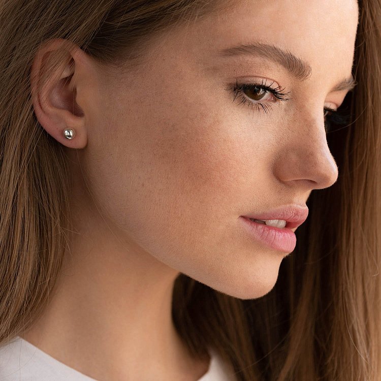 Серебряные серьги - пусеты "Шарики" 123006 от ювелирного магазина Оникс - 15