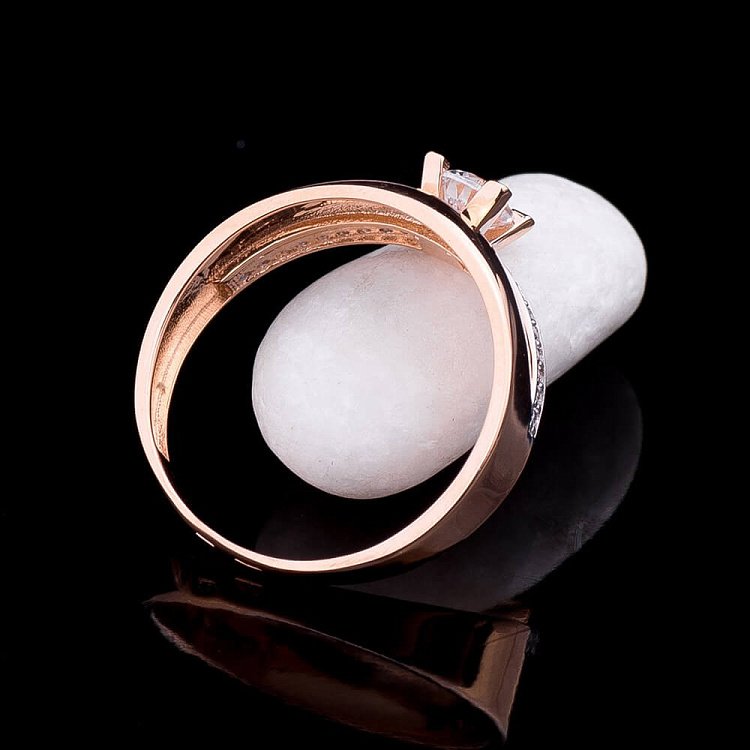 Золота заручальна каблучка з фіанітами к03367 від ювелірного магазину Онікс - 3