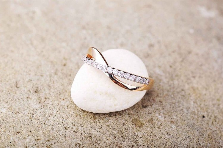 Кольцо (фианиты) к02387 - 1 Кольцо (фианиты) к02387 від ювелірного магазину Онікс - 1