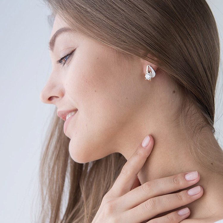 Золоті сережки з фіанітами с03854 від ювелірного магазину Онікс