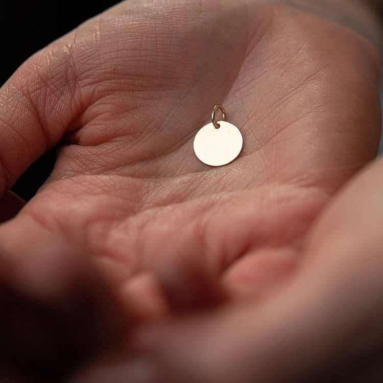 Золотий кулон Mini (можливе гравіювання) п03782 від ювелірного магазину Онікс - 1