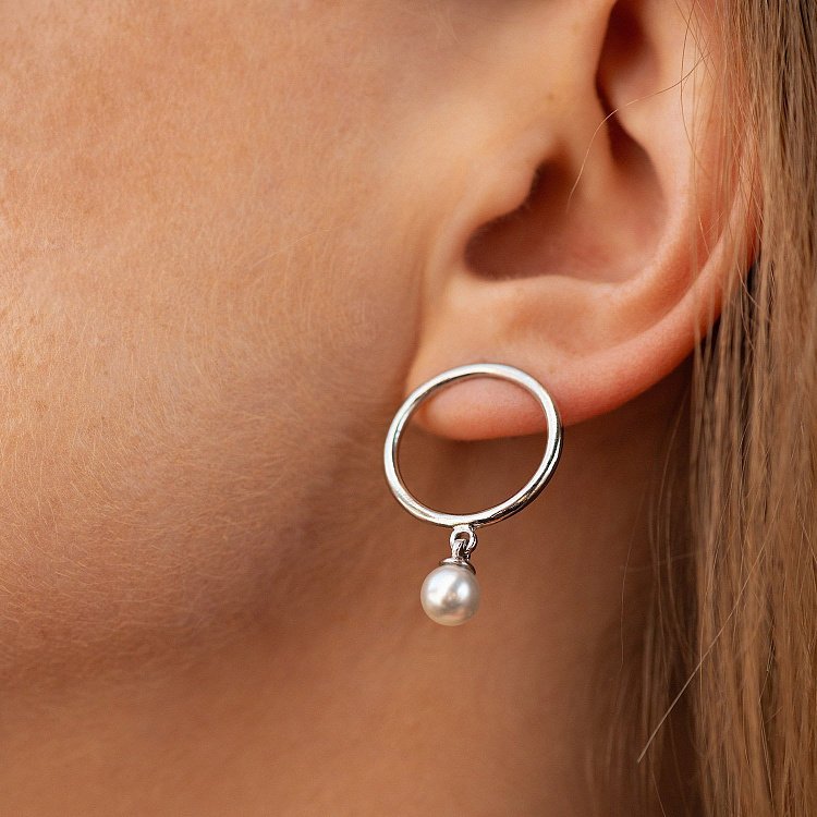 Срібні сережки - пусети "Кругообіг" з перлами 123174 від ювелірного магазину Онікс - 4