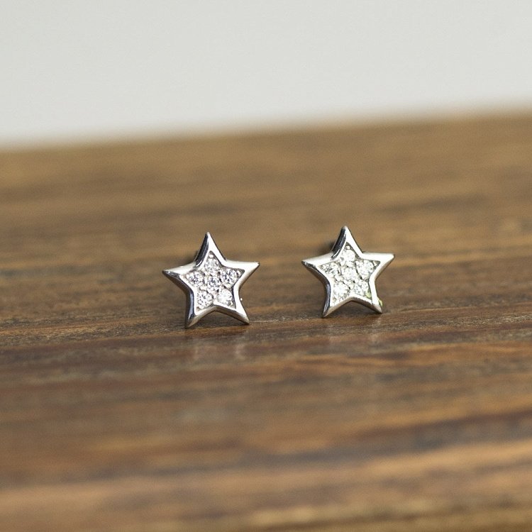Срібні дитячі сережки-гвоздики "Зірочки" з фіанітами 122354 від ювелірного магазину Онікс - 4