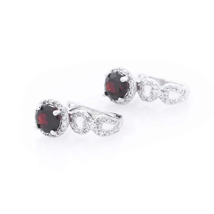 Серебряные серьги (гранат, фианиты) 121092 Серебряные серьги (гранат, фианиты) 121092 от ювелирного магазина Оникс