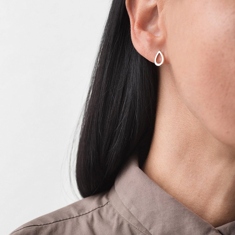 Серьги-пусеты "Маленькие капельки" в желтом золоте 1.1*0.8 см с06318 от ювелирного магазина Оникс