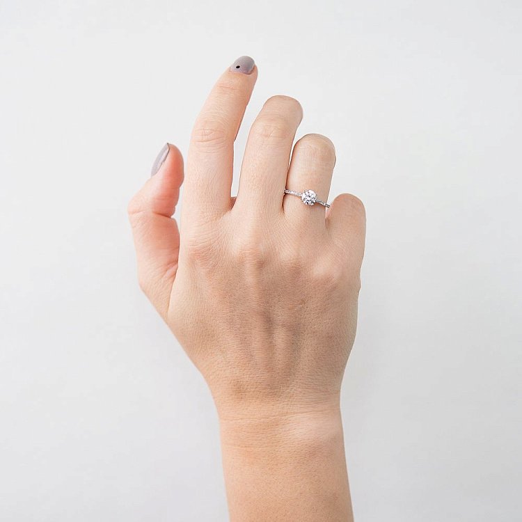 Заручальний срібний перстень (фіаніти) 111264 від ювелірного магазину Онікс - 1