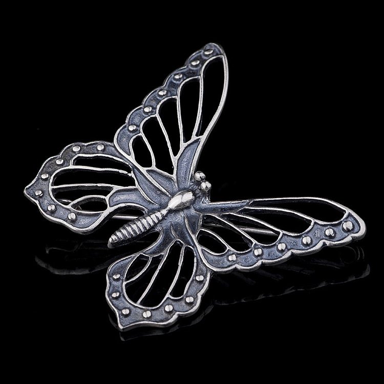 Серебряная брошь "Бабочка" 16048 от ювелирного магазина Оникс