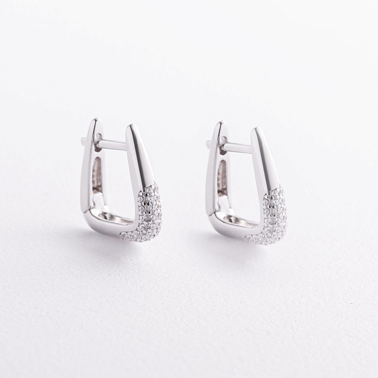 Серебряные серьги с фианитами 123555 от ювелирного магазина Оникс